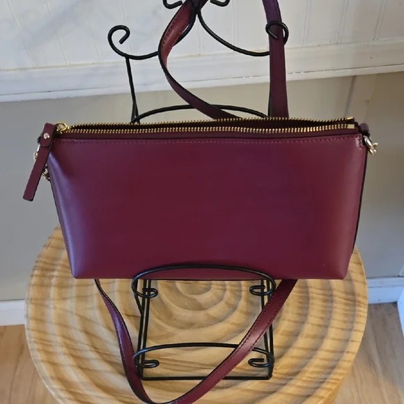 Kate Spade Red Clutch Wristlet Sleek Design - Picture 4 of 5